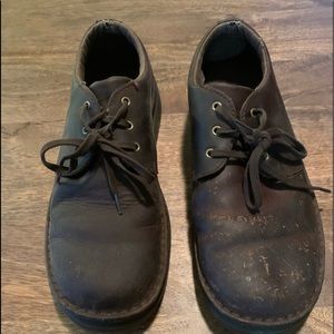 Dr. Martens Hazeldon. Size 9. Brown.